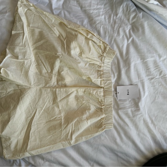 Cream  Boii (Danish Brand) women’s shorts, size M - Picture 2 of 3